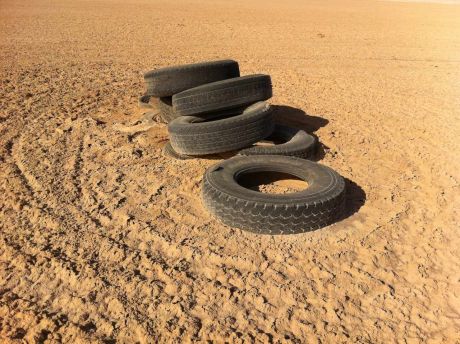 Pneus sur le sable